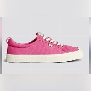 Cariuma OCA‎ Canvas hot Pink Lemonade Sneaker Low Top 6.5